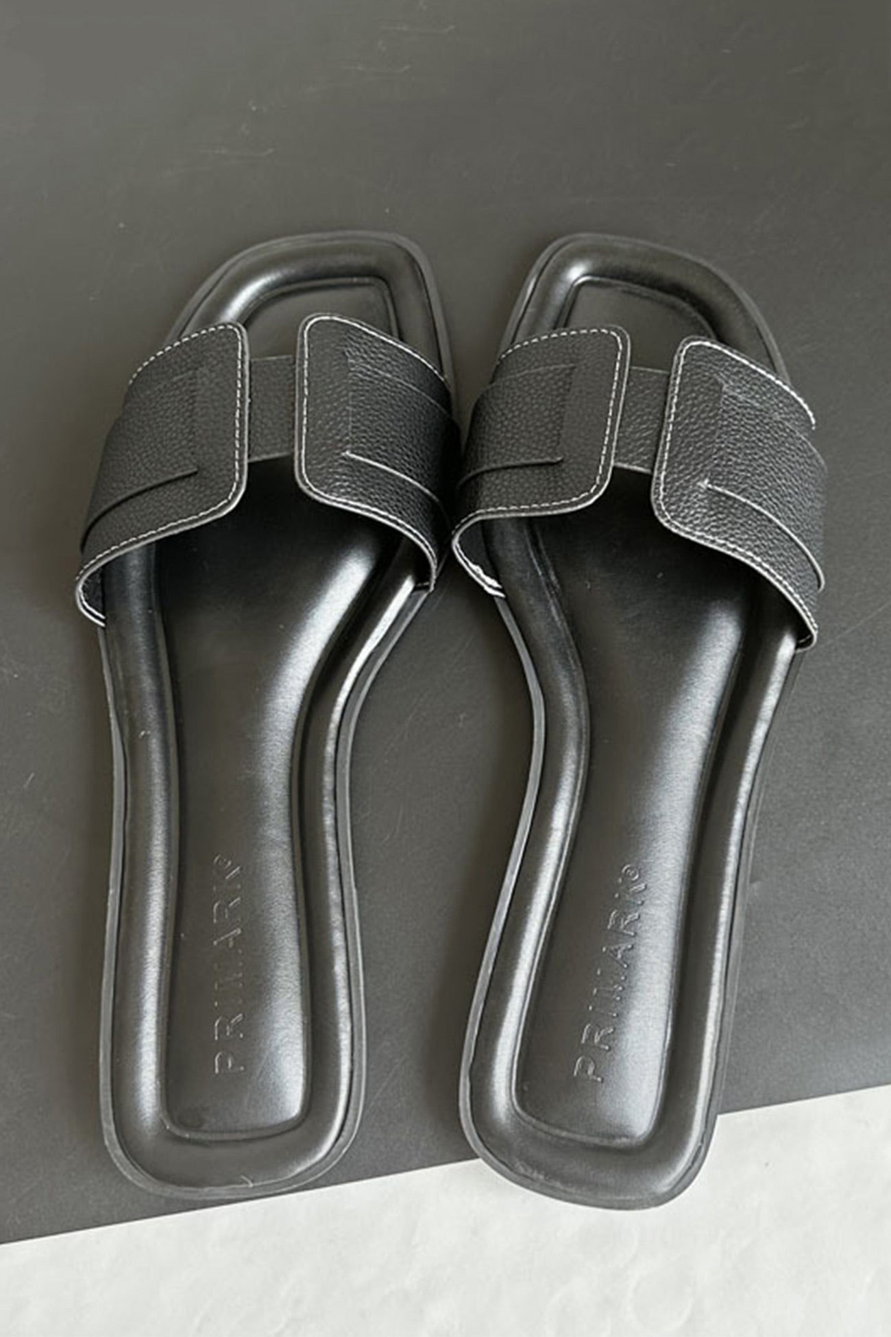 Classic Vintage Sandals with a Flattering Fit