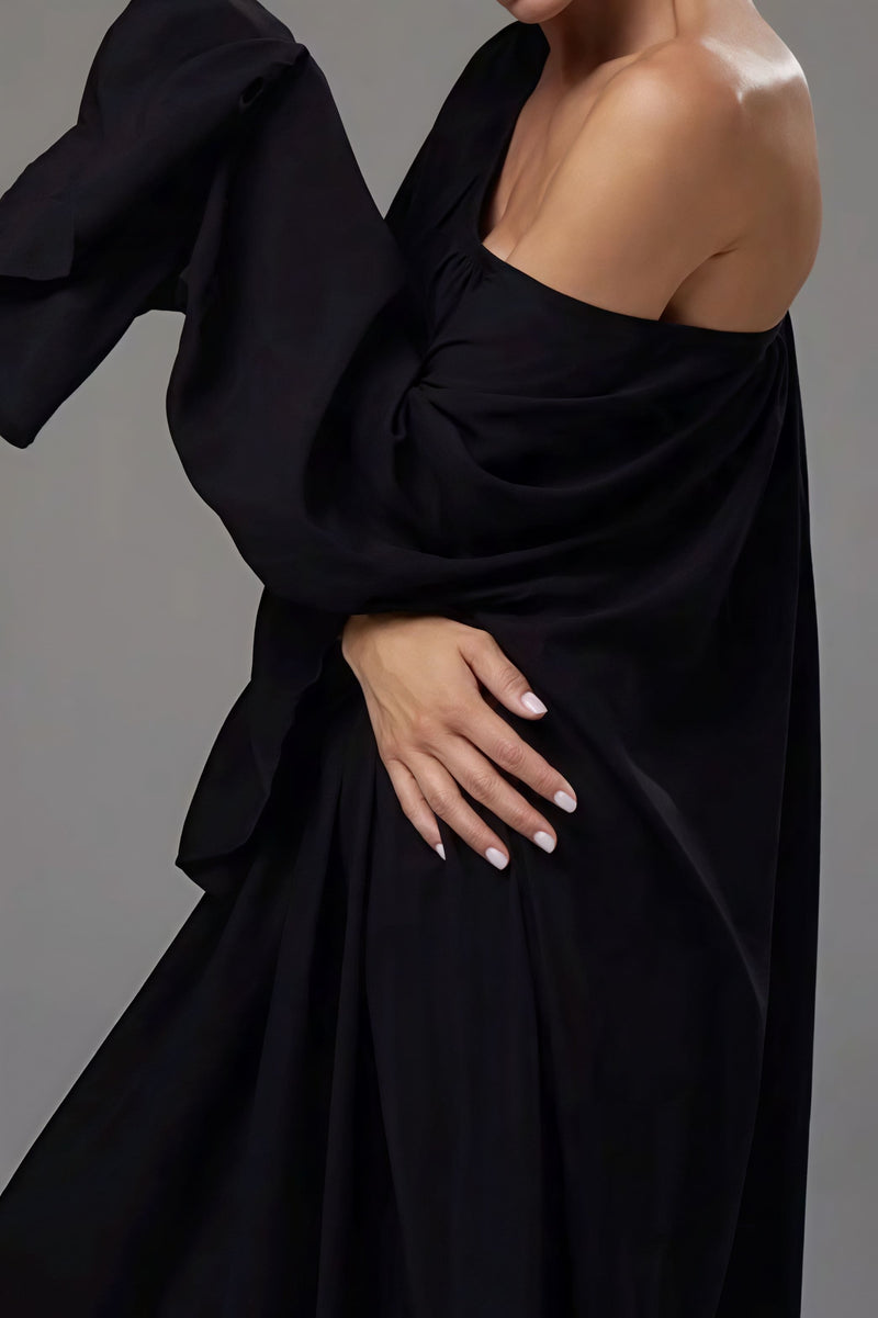 Well Tailored Dress with a Graceful Silhouette