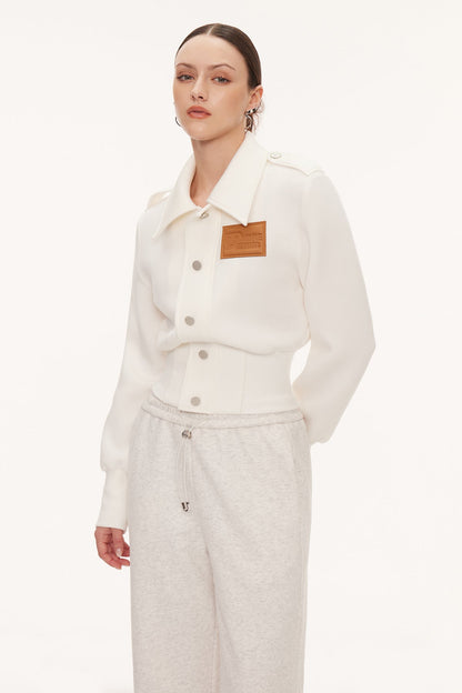 Effortlessly Elegant Jacket with a Timeless Design