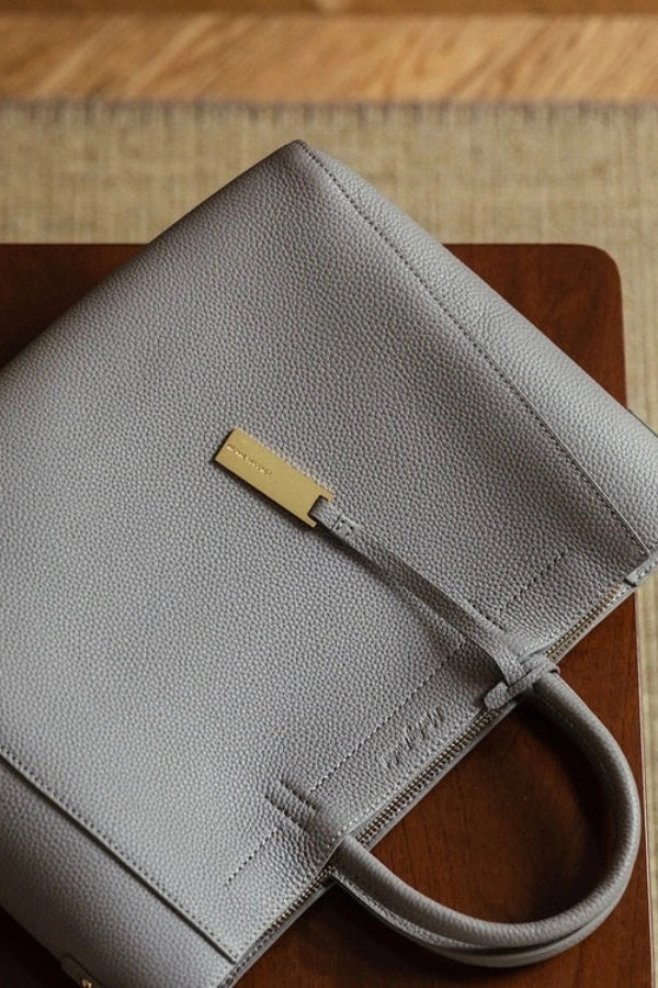 Elegantly Styled Bag for Everyday Wear