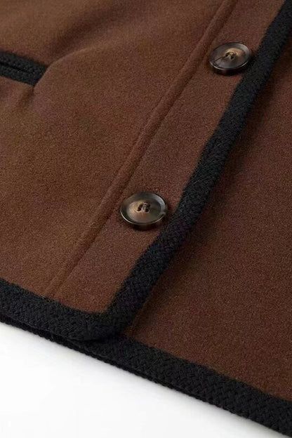 Beautifully Finished Coat in a Timeless Design