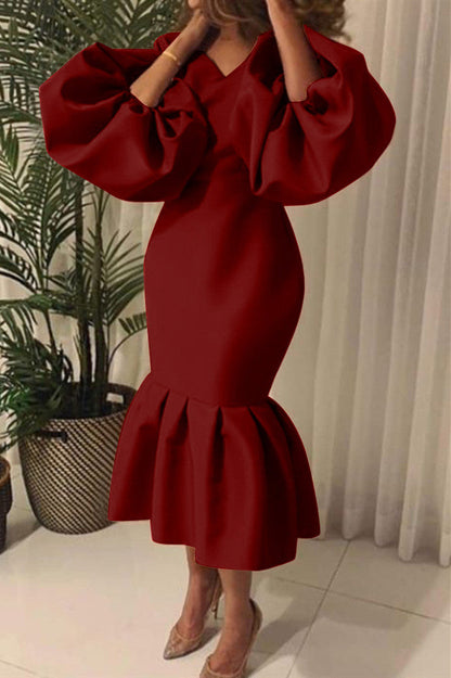 Beautifully Finished Dress in a Timeless Design