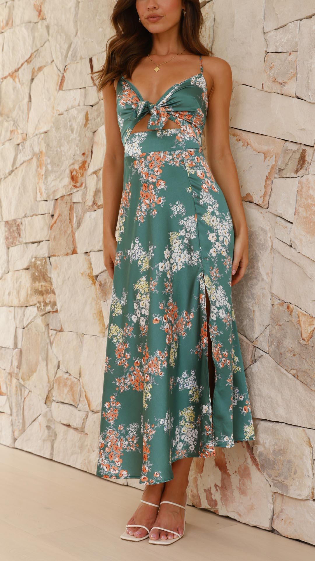 Effortlessly Elegant Dress with a Timeless Design