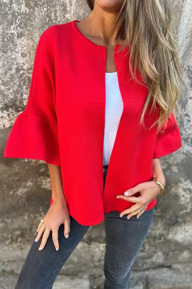Effortlessly Elegant Garment with a Timeless Design