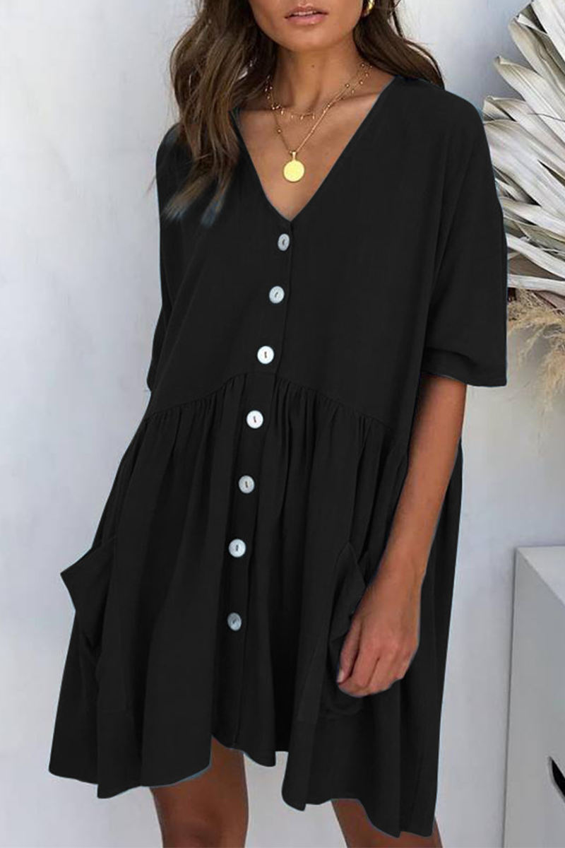Effortlessly Elegant Dress with a Timeless Design