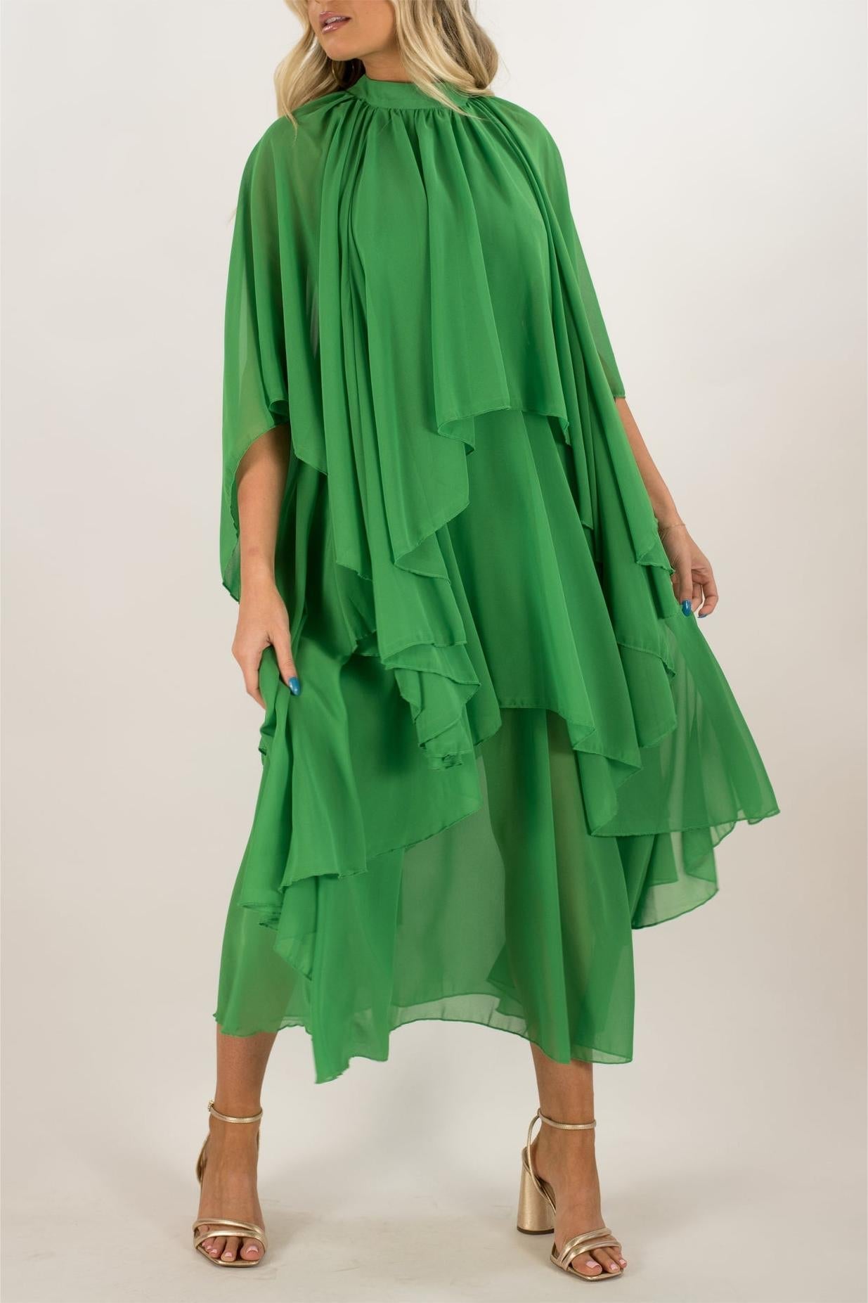Well Tailored Dress with a Graceful Silhouette