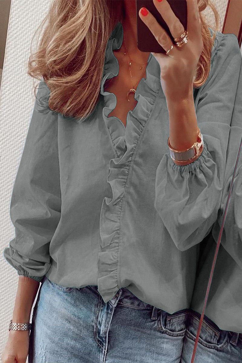 Effortlessly Elegant Top with a Timeless Design