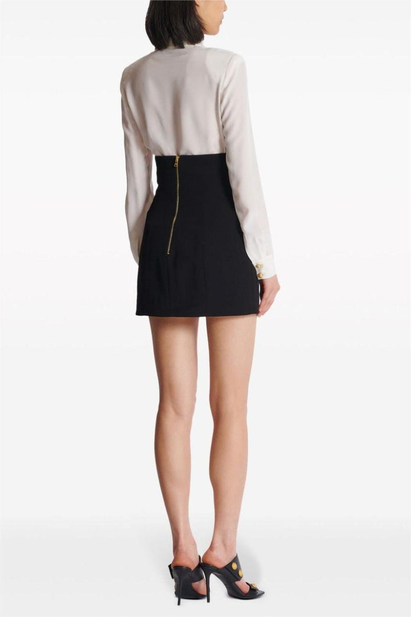 Effortlessly Elegant Garment with a Timeless Design