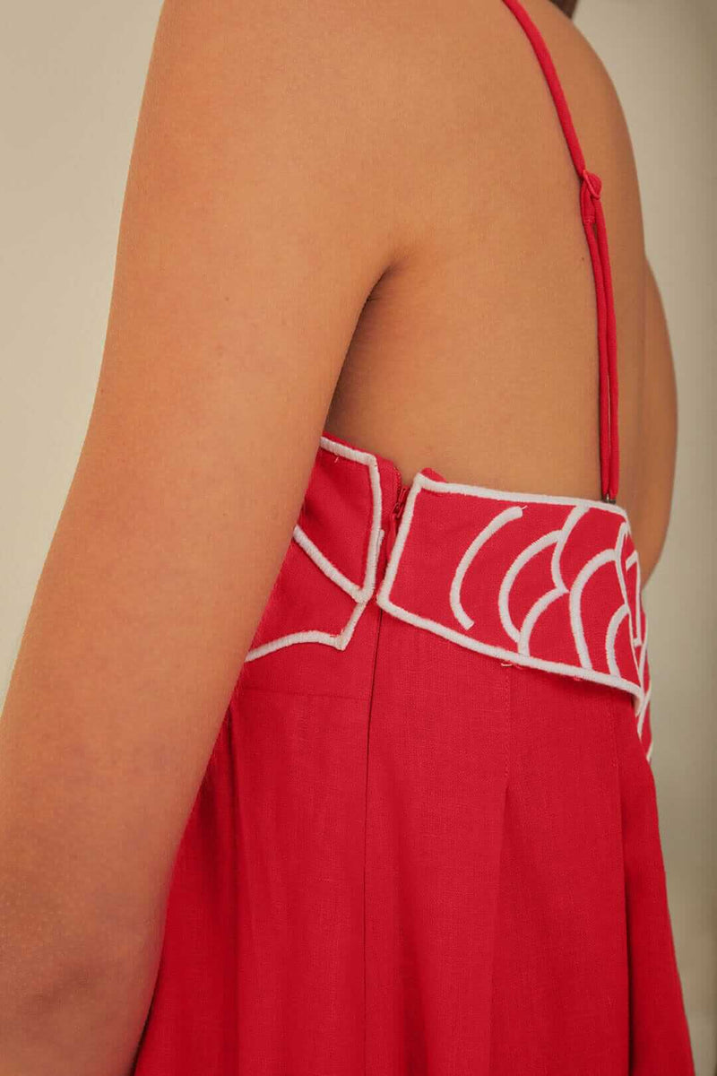 Beautifully Finished Dress in a Timeless Design