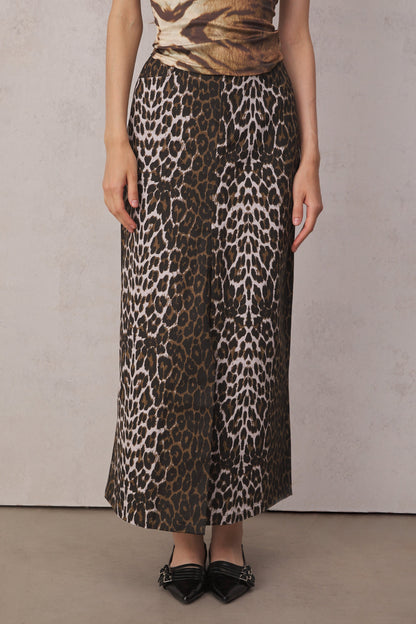 Beautifully Finished Garment in a Timeless Design