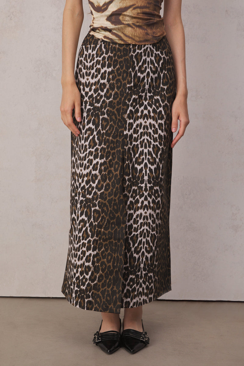 Beautifully Finished Garment in a Timeless Design