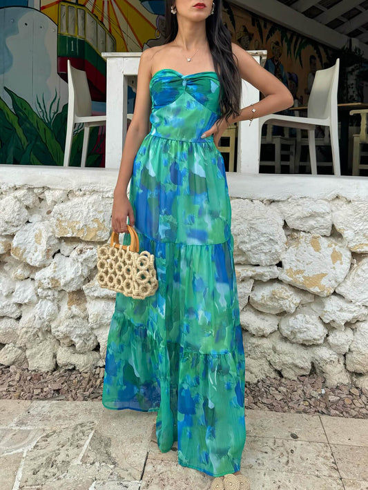 Effortlessly Elegant Dress with a Timeless Design