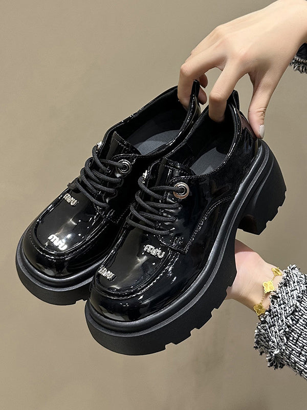 Effortlessly Elegant Shoes with a Timeless Design