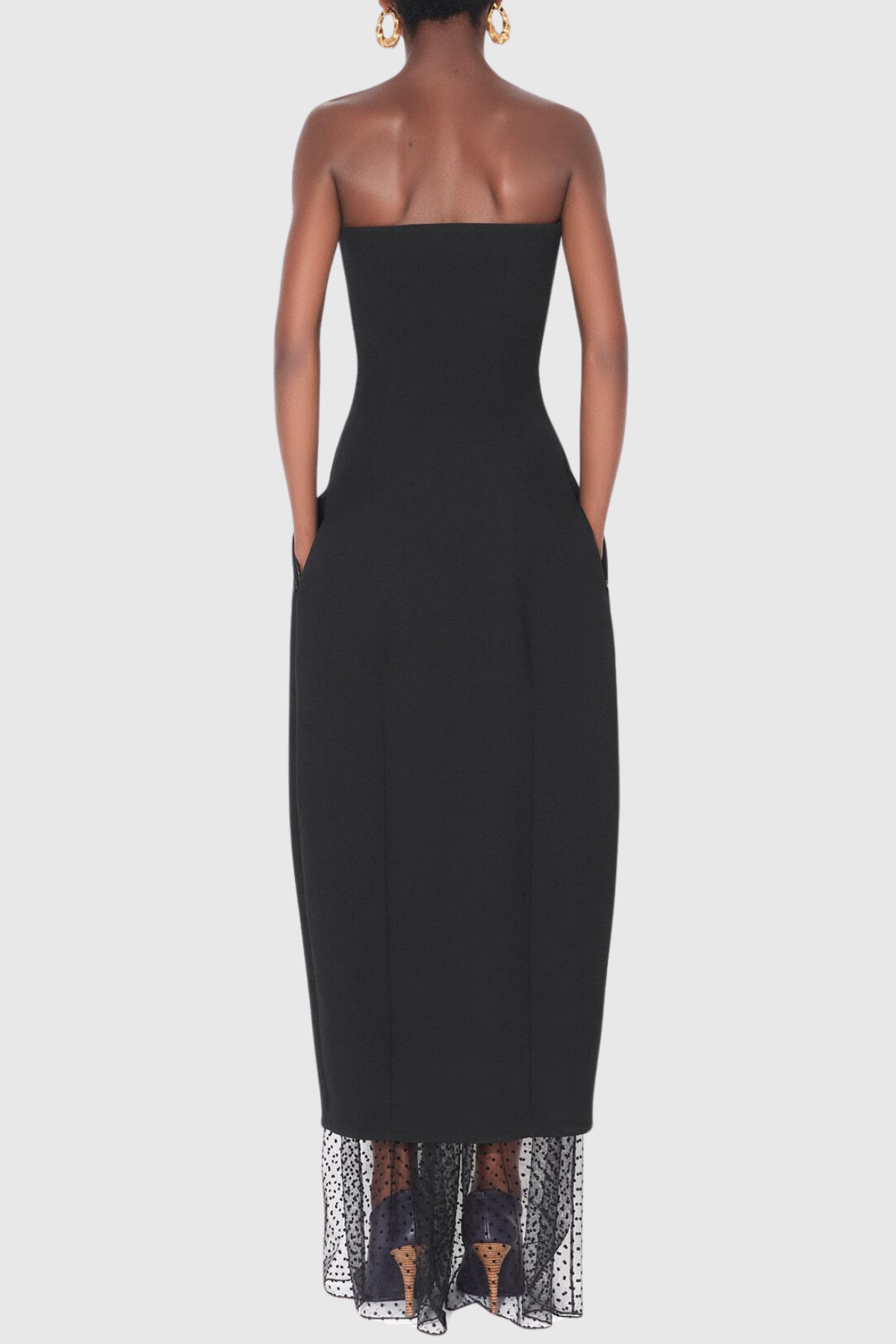 Beautifully Finished Dress in a Timeless Design