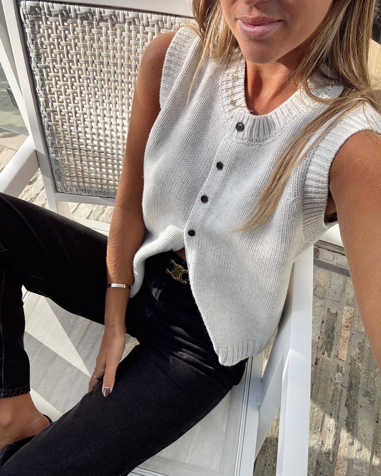 Effortlessly Elegant Garment with a Timeless Design