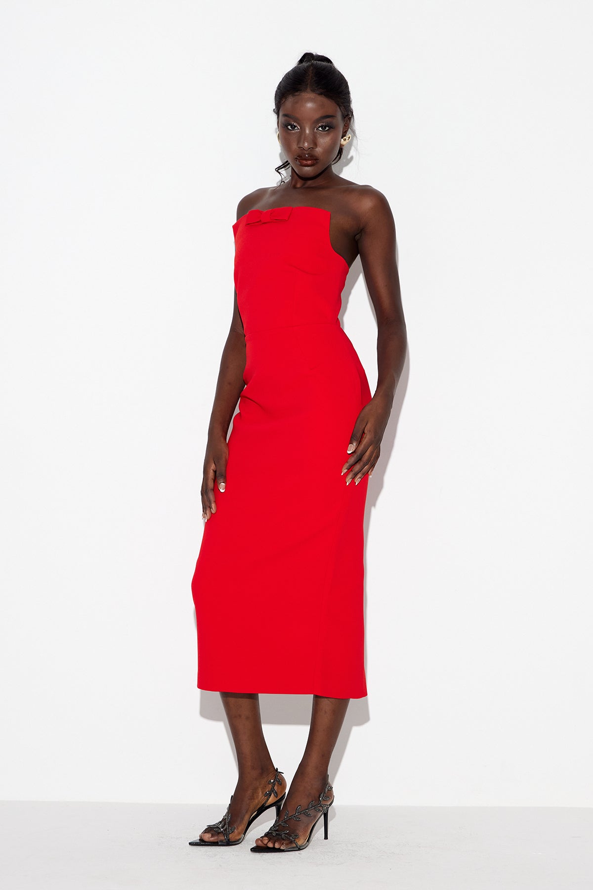 Well Tailored Dress with a Graceful Silhouette