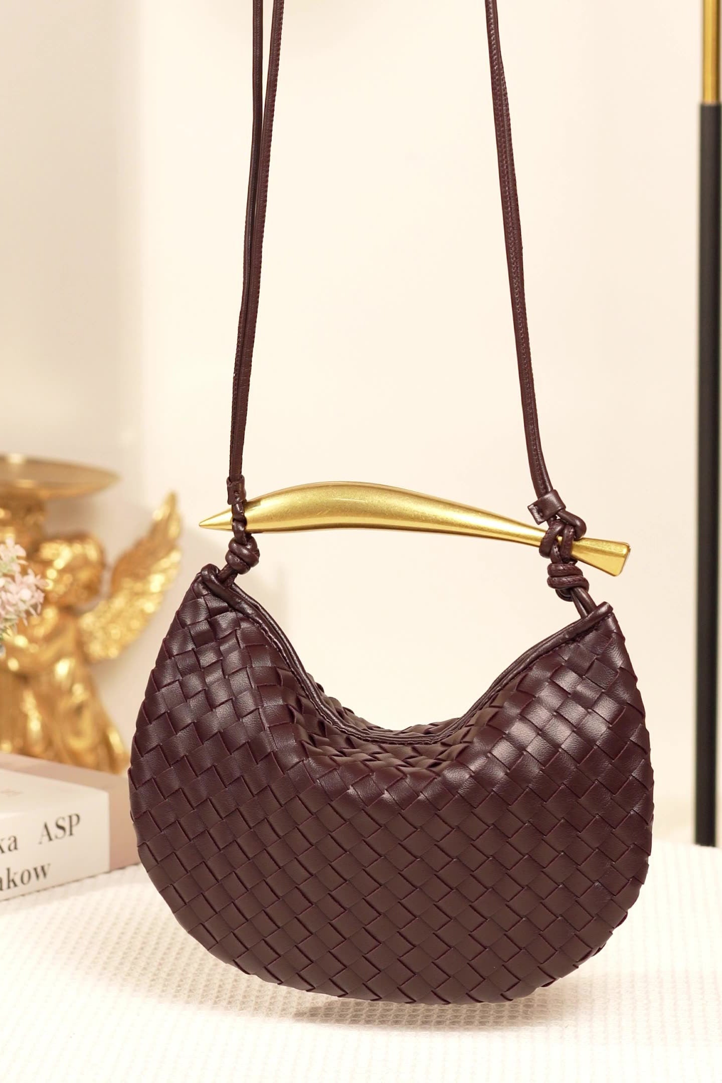 Classic Vintage Bag with a Flattering Fit