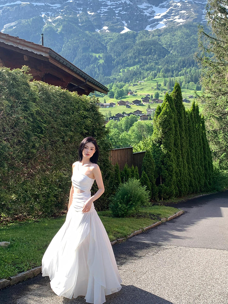 Effortlessly Elegant Dress with a Timeless Design