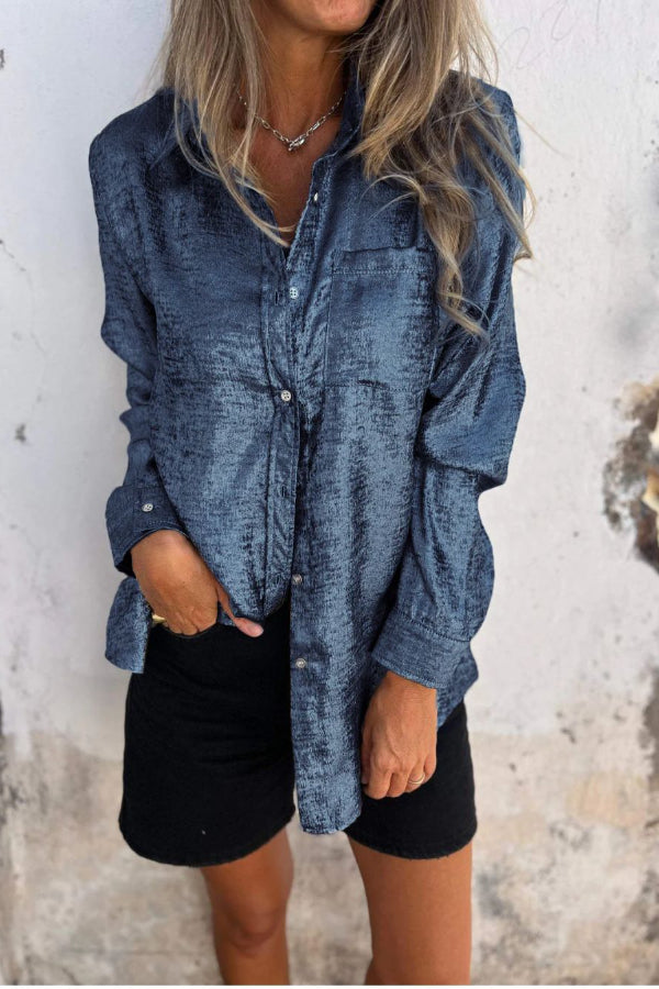 Classic Vintage Shirt with a Flattering Fit