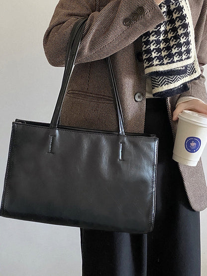 Effortlessly Elegant Bag with a Timeless Design