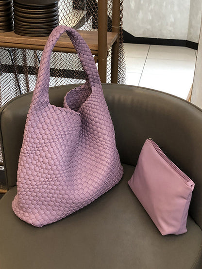 Well Tailored Bag with a Graceful Silhouette