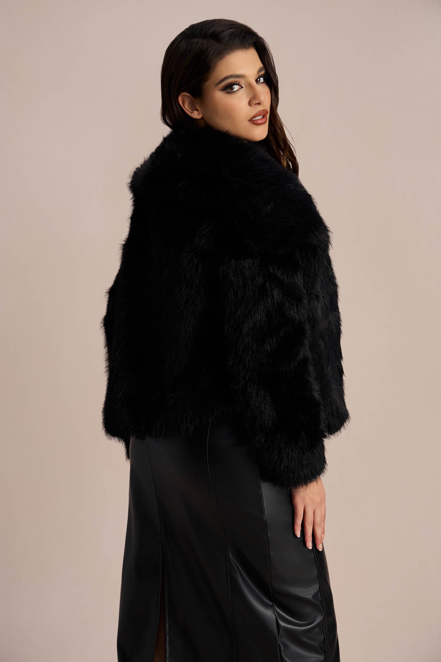 Effortlessly Elegant Jacket with a Timeless Design