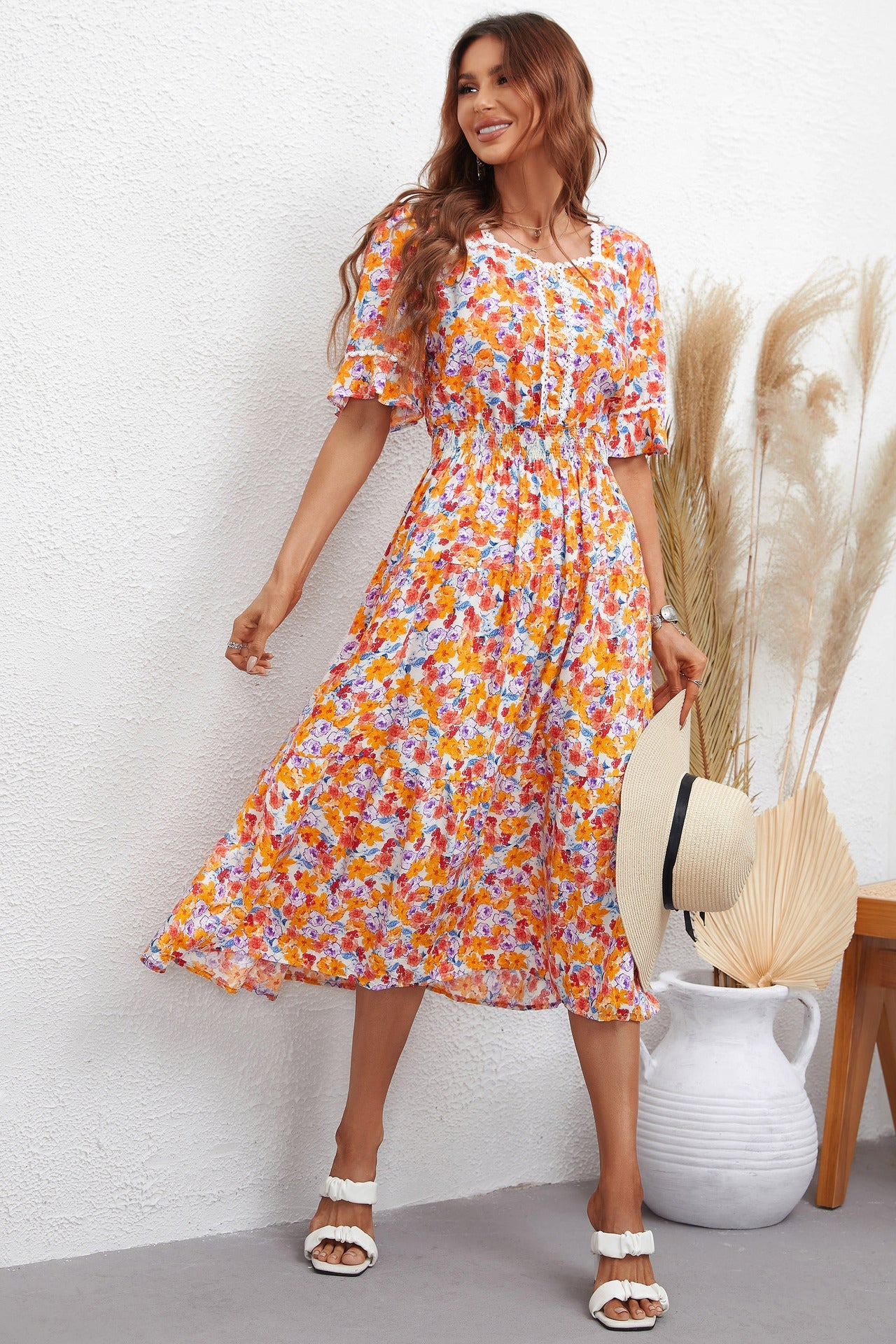 Effortlessly Elegant Dress with a Timeless Design