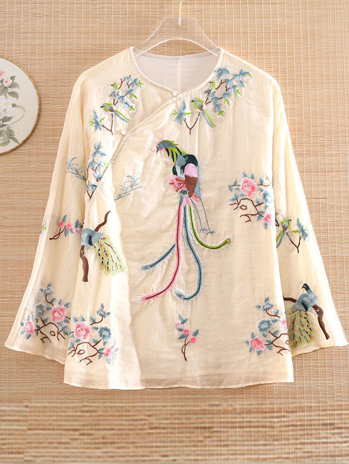 Effortlessly Elegant Shirt with a Timeless Design