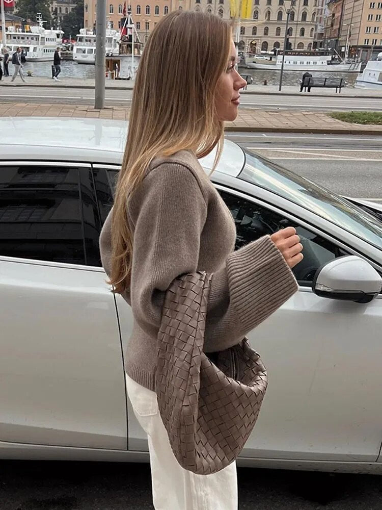Well Tailored Cardigan with a Graceful Silhouette