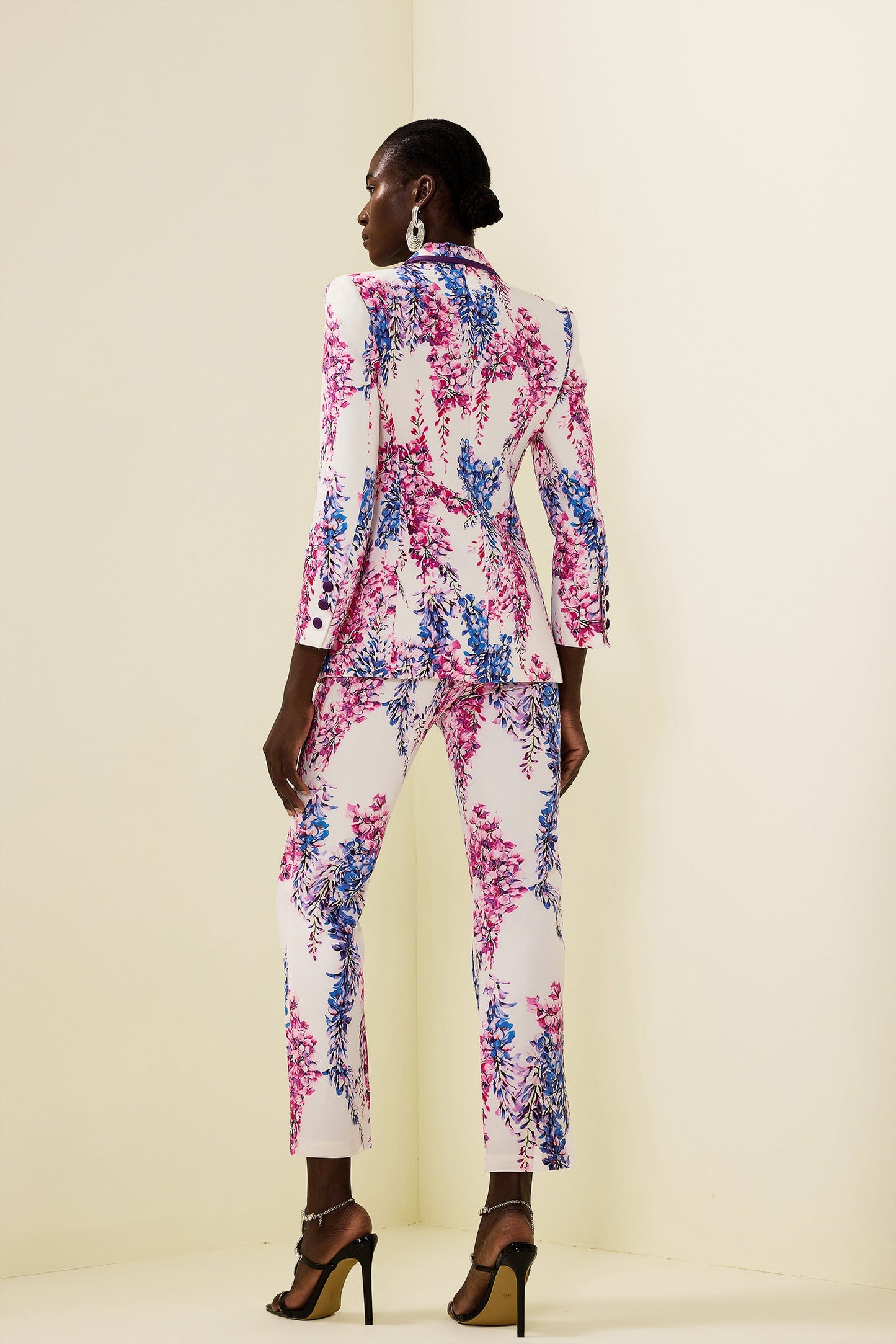 Elegantly Styled Pants for Everyday Wear