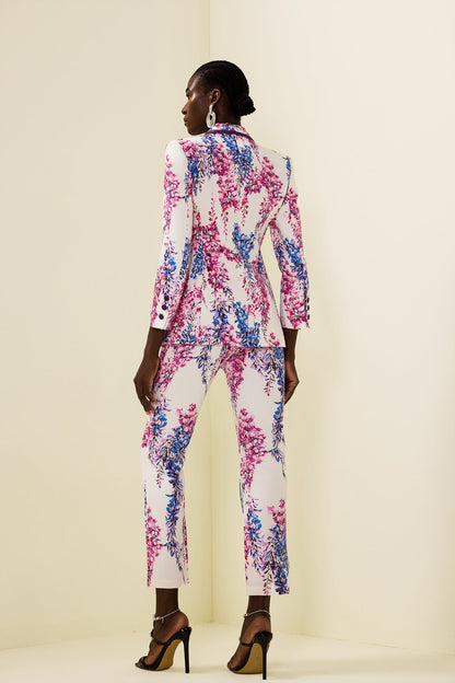 Elegantly Styled Pants for Everyday Wear