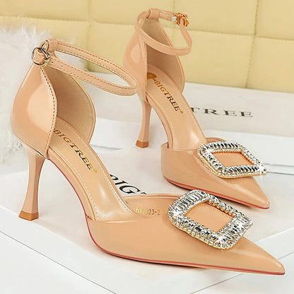 Well Tailored Sandals with a Graceful Silhouette