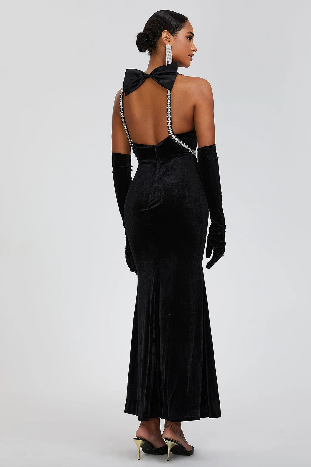 Beautifully Finished Dress in a Timeless Design