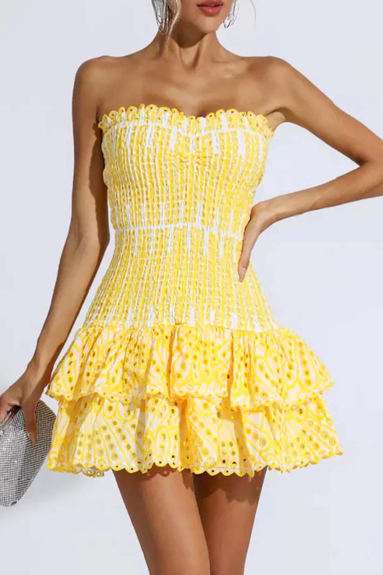 Effortlessly Elegant Dress with a Timeless Design