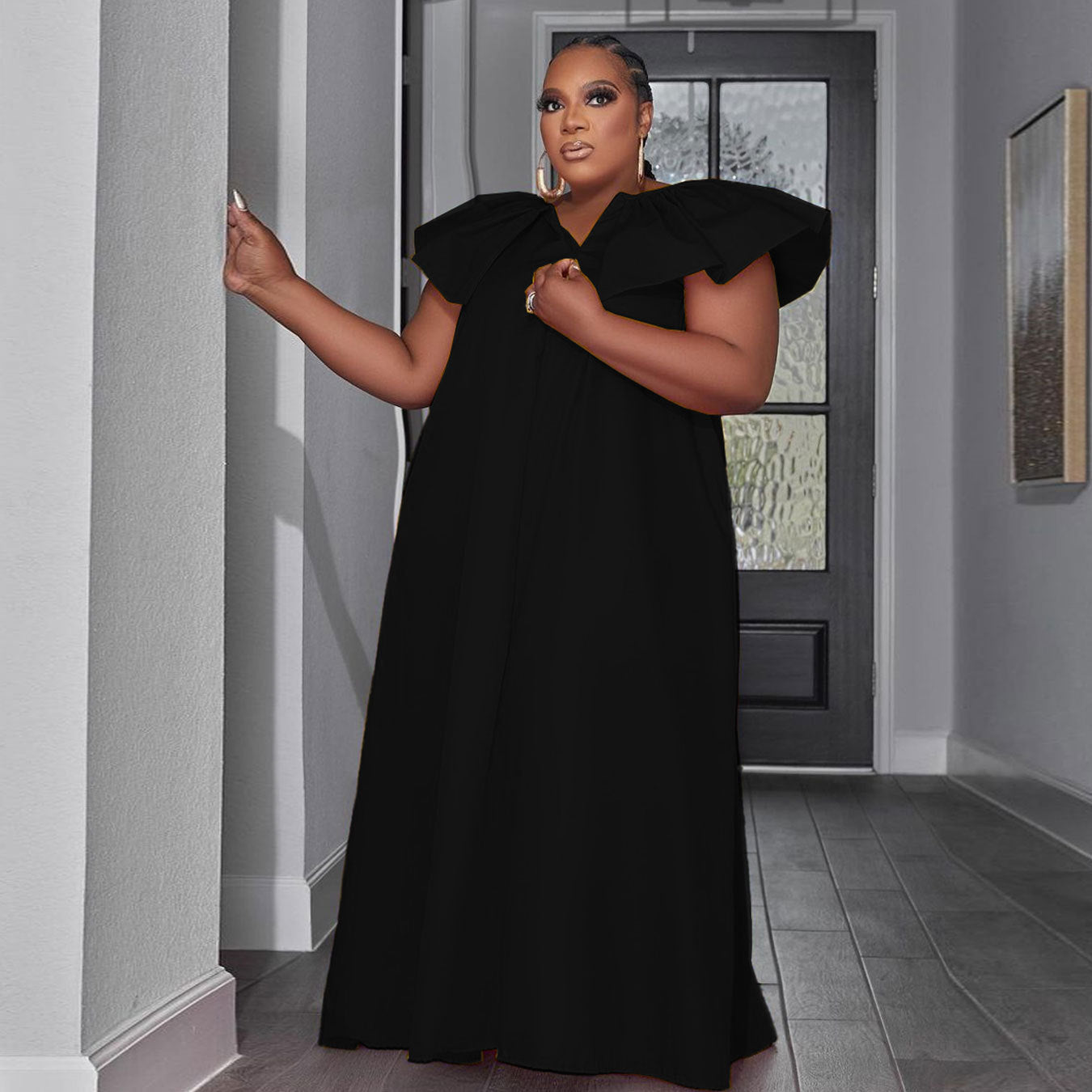 Effortlessly Elegant Dress with a Timeless Design