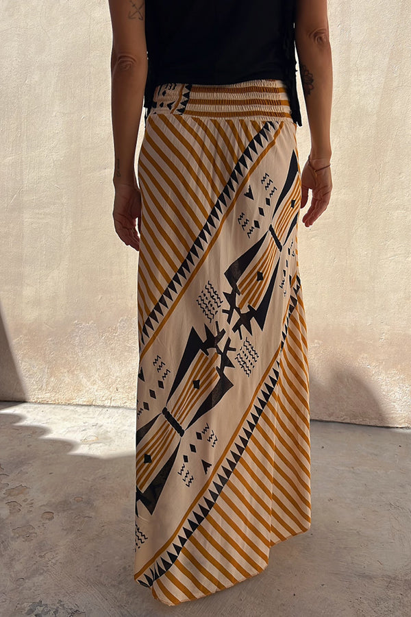 Gracefully Styled Garment for Any Occasion