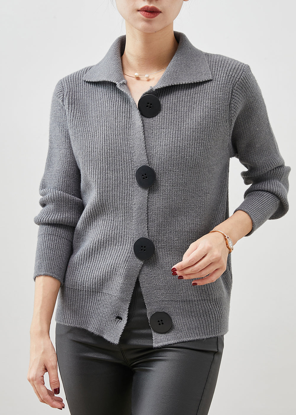 Elegantly Styled Cardigan for Everyday Wear