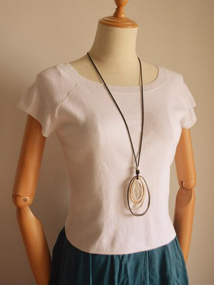 Effortlessly Elegant Garment with a Timeless Design