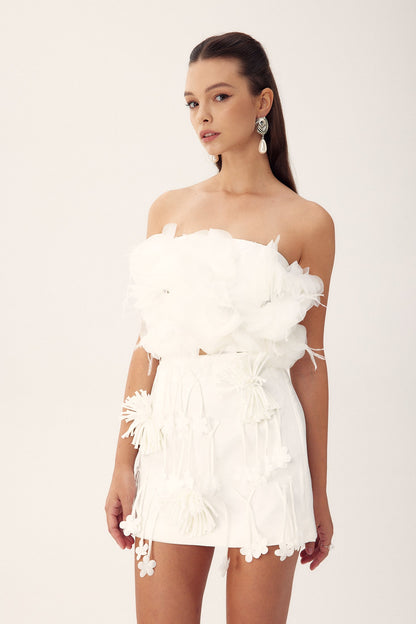 Beautifully Finished Top in a Timeless Design
