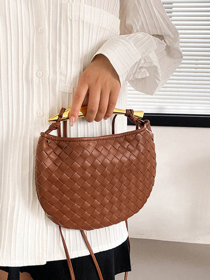 Well Tailored Bag with a Graceful Silhouette
