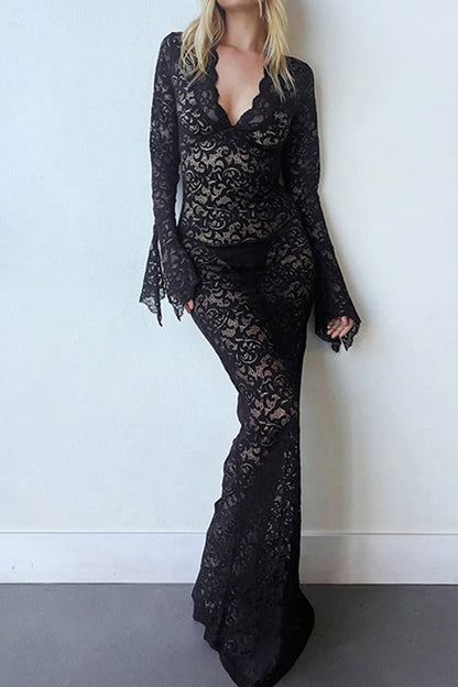 Beautifully Finished Dress in a Timeless Design