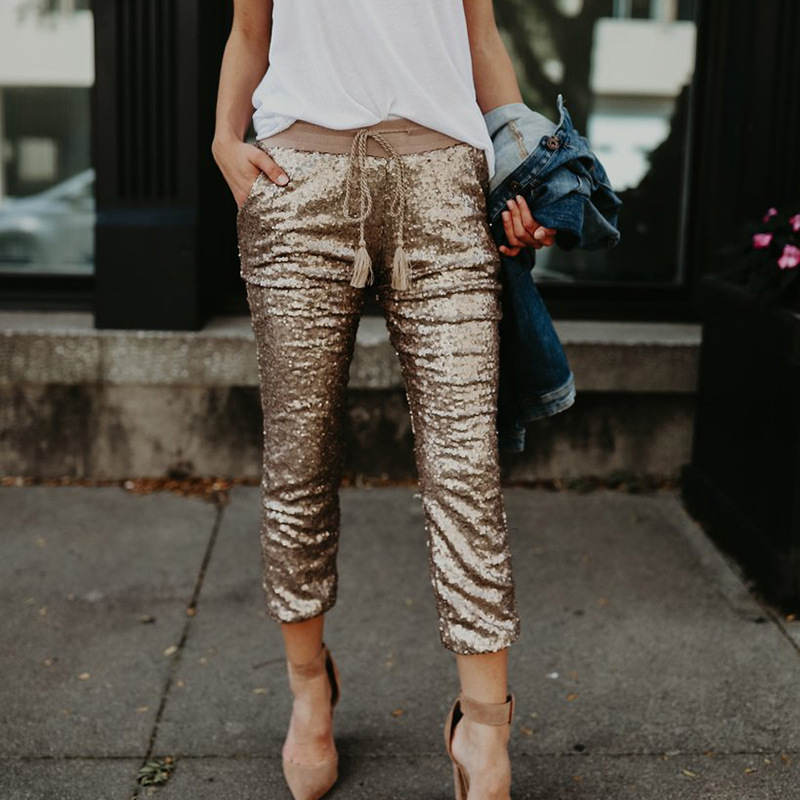Effortlessly Elegant Pants with a Timeless Design