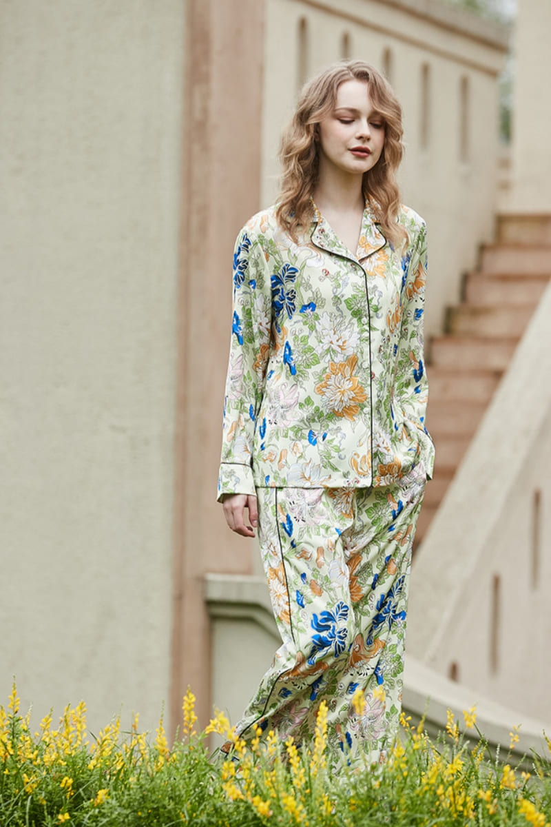Elegantly Styled Cardigan for Everyday Wear