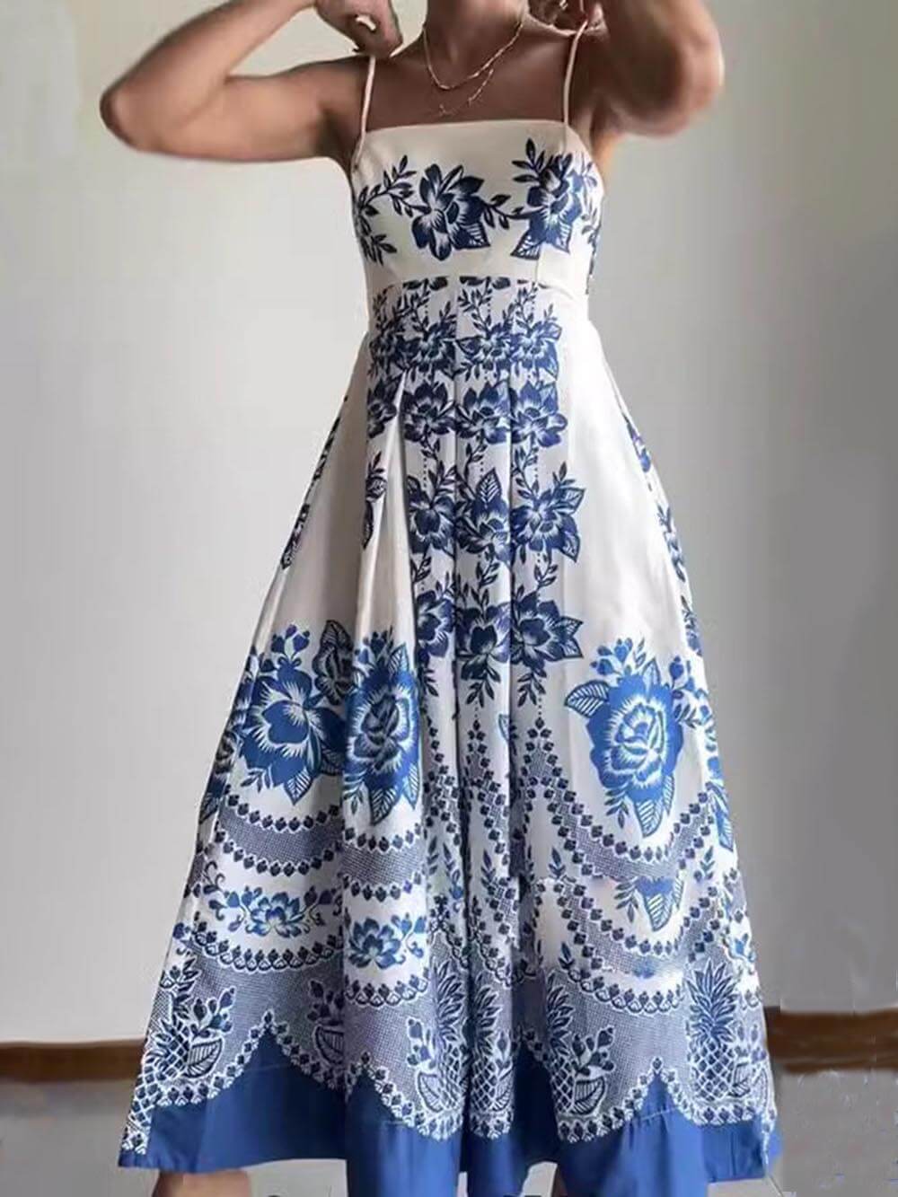 Effortlessly Elegant Dress with a Timeless Design