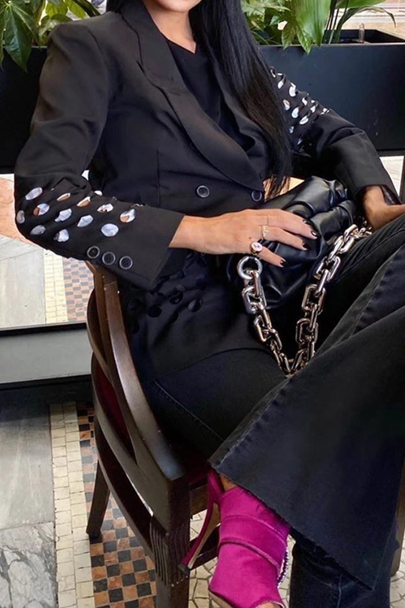Effortlessly Elegant Garment with a Timeless Design