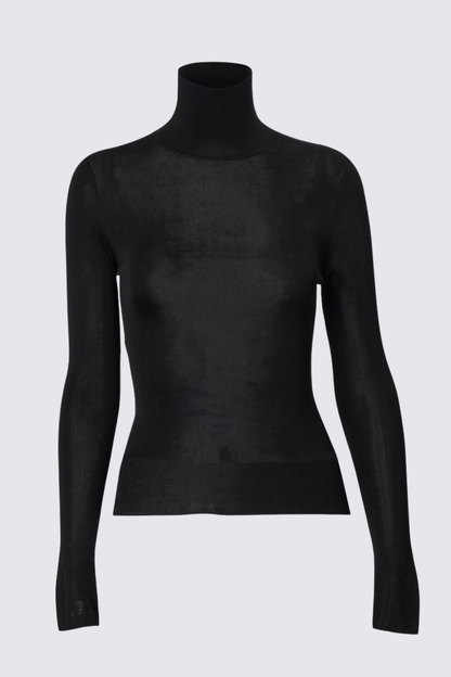 Well Tailored Pants with a Graceful Silhouette