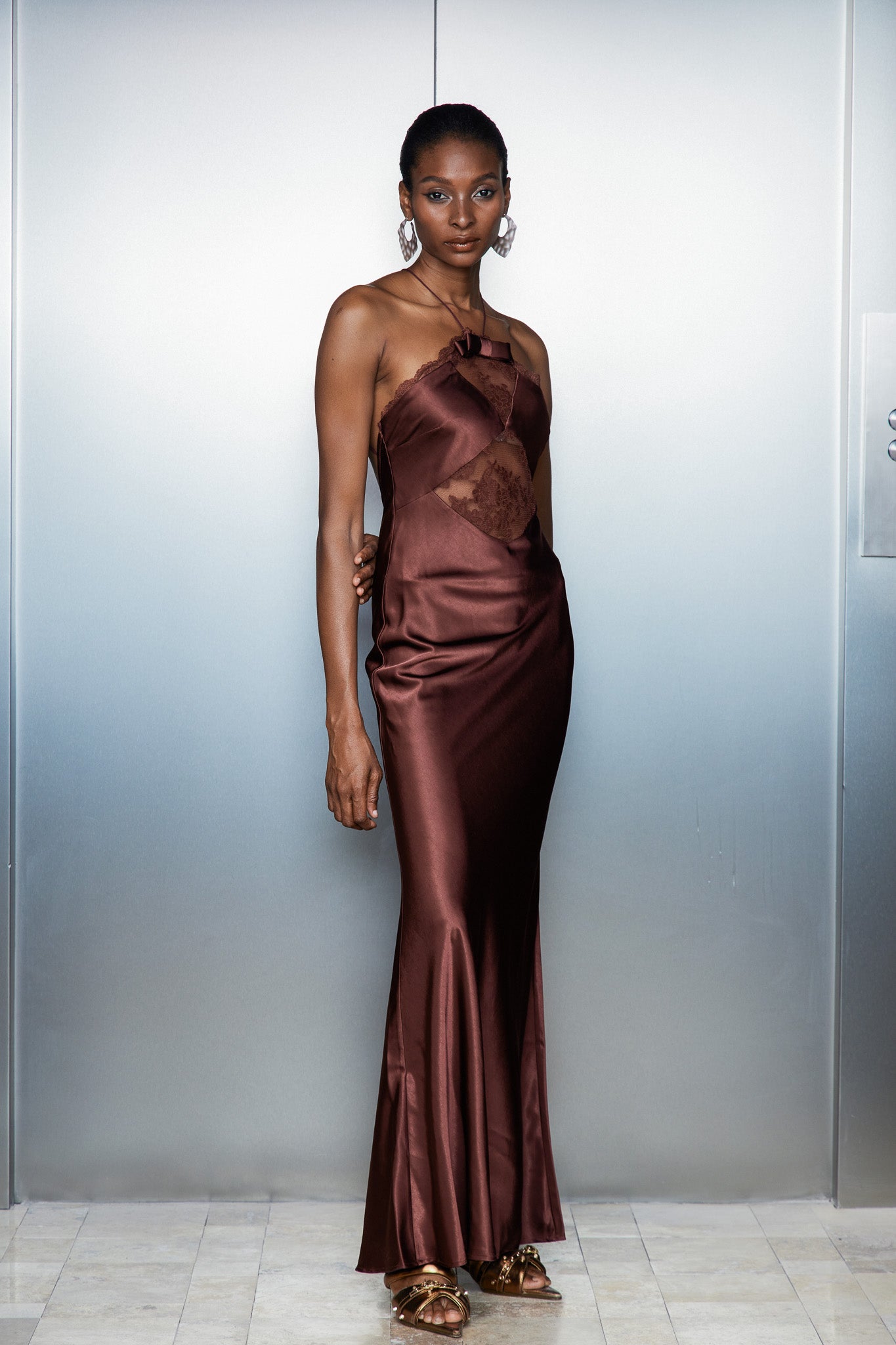 Effortlessly Elegant Dress with a Timeless Design