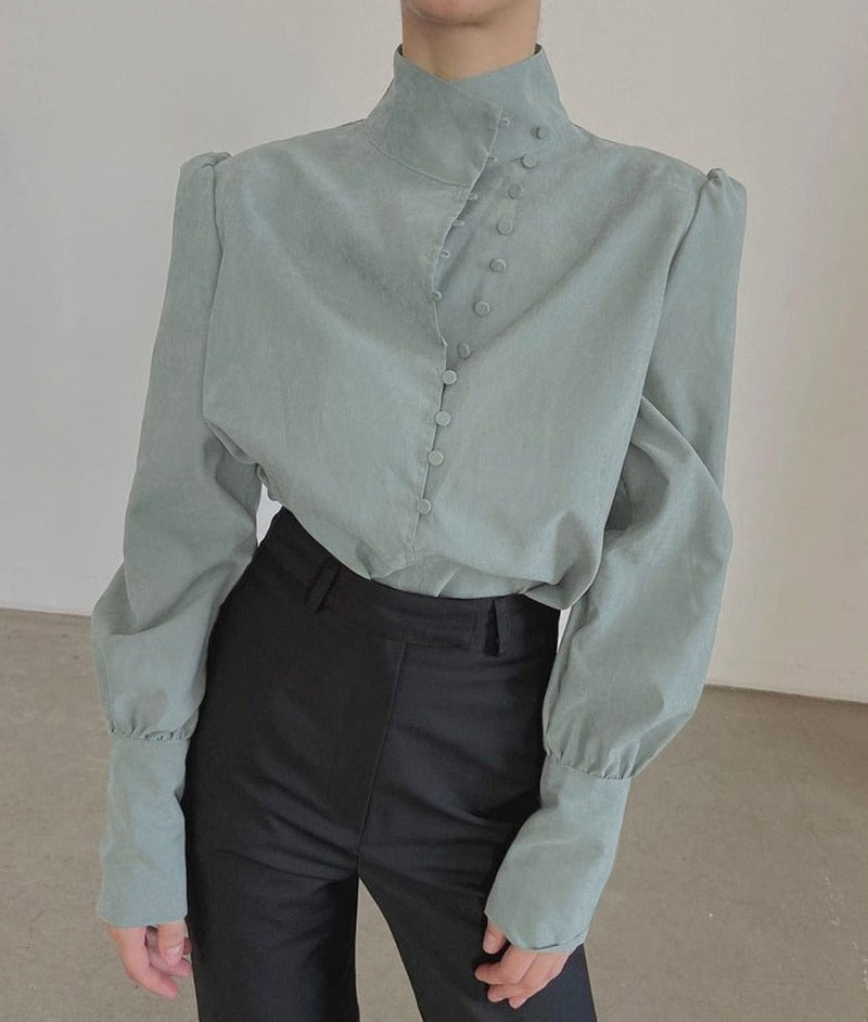 Effortlessly Elegant Blouse with a Timeless Design