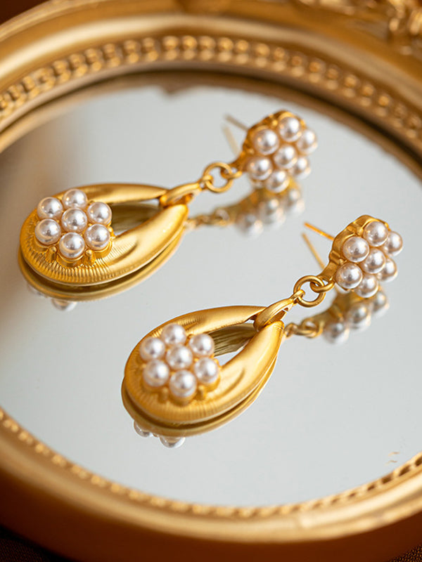 Effortlessly Elegant Garment with a Timeless Design