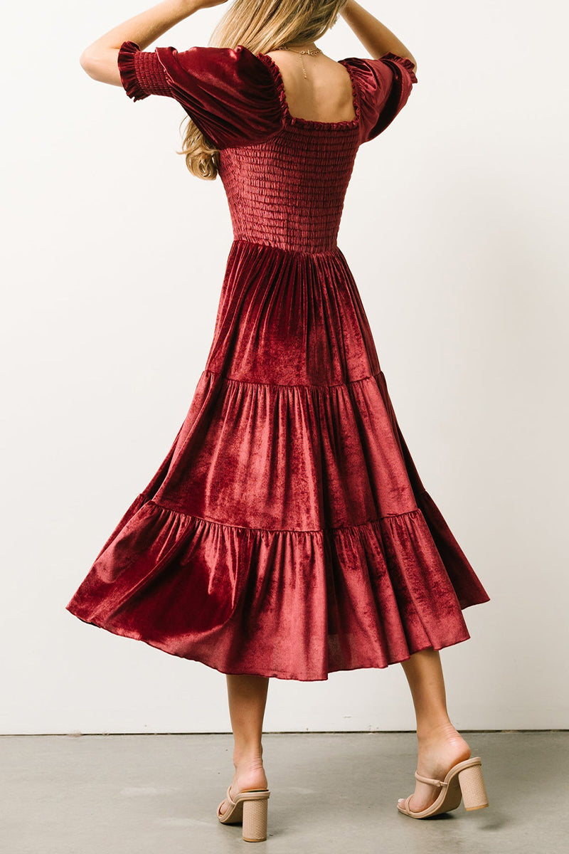 Well Tailored Dress with a Graceful Silhouette
